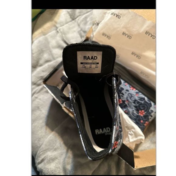 BRAND NEW NEVER WORN RAAD SHOP SHOES IN BOX!! SIZE US 7.5M / US 9W! - Picture 2 of 12